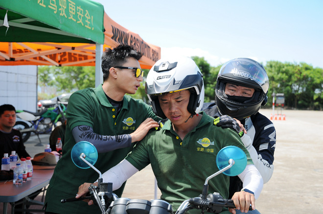 vip安保培训,安保驾驶培训,驾驶安全培训,安路,安路驾驶培训,苏华龙,光头佬何伟航,气囊衣、高级电单车驾驶训练、赛车训练,赛车学校